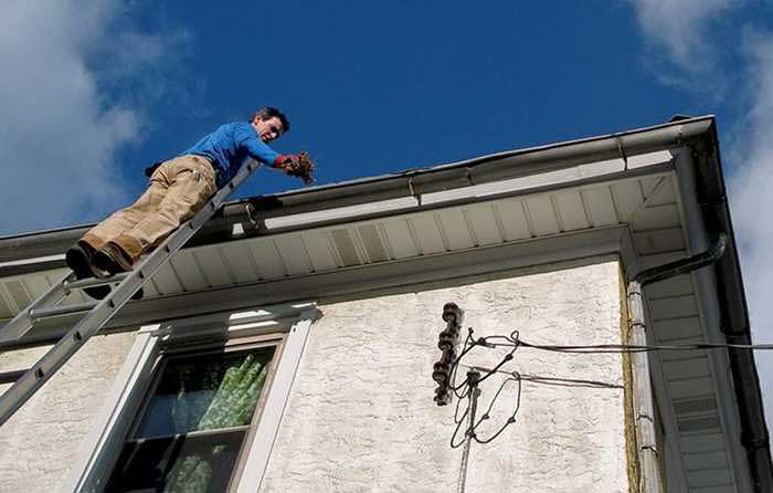 safe-gutter-cleaning